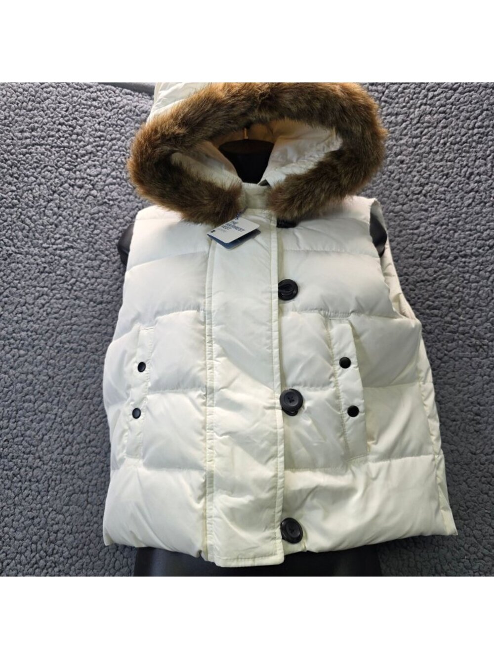 Gap Faux Fur Trim Hooded Puffer Vest M Off White Neutral Outdoor Layering Snowy